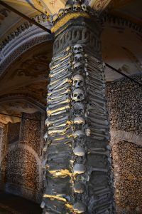 capela-de-los-ossos-osario-evora-portugal-panibericana-3