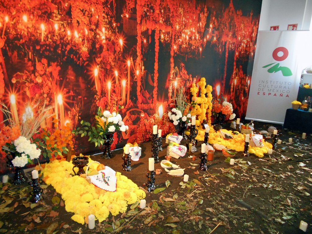 Día de muertos mexicano en Madrid, embajada de México. Instituto Cultural de México en España 2024, altar, ofrenda, embajada de México Panibericana