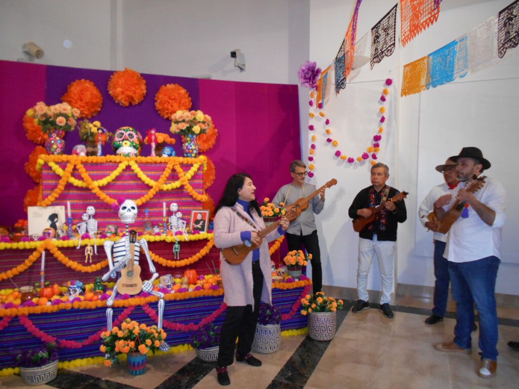 Museo de América, España, altar, 2024, ofrenda, ruta, dia de muertos mexicano en Madrid 2Panibericana