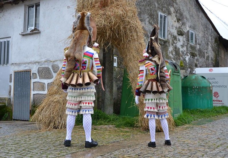 Entroido-de-A-Xironda-carnaval-Ourense-Galicia-Spain-carnival-Mázcara-peliqueiro-fiestas-tradicionales-España-traje-típico-Panibericana 1