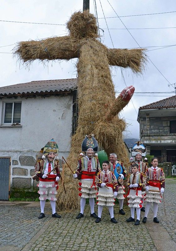 Entorido-carnaval-A-Xironda-Ourense-Galicia-Spain-carnival-Mázcara-peliqueiro-fiestas-tradicionales-España-traje-típico-Panibericana 2 4