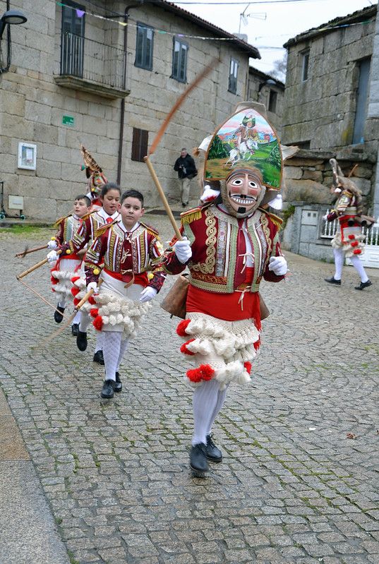 Entorido-carnaval-A-Xironda-Ourense-Galicia-Spain-carnival-Mázcara-peliqueiro-fiestas-tradicionales-España-traje-típico-Panibericana 3