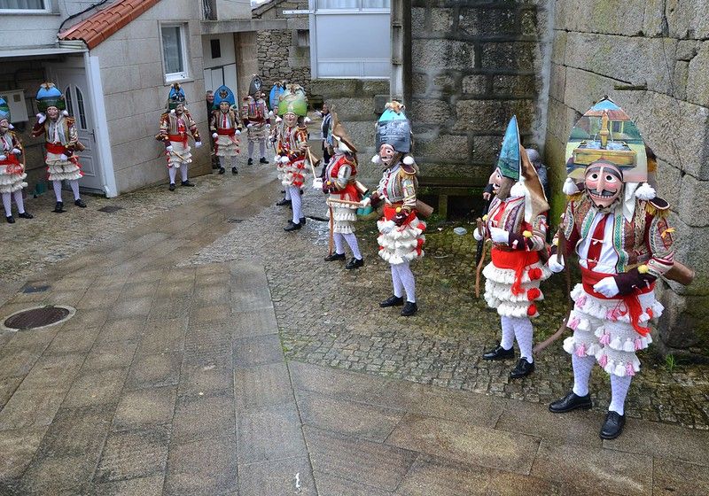Entorido-carnaval-A-Xironda-Ourense-Galicia-Spain-carnival-Mázcara-peliqueiro-fiestas-tradicionales-España-traje-típico-Panibericana 8