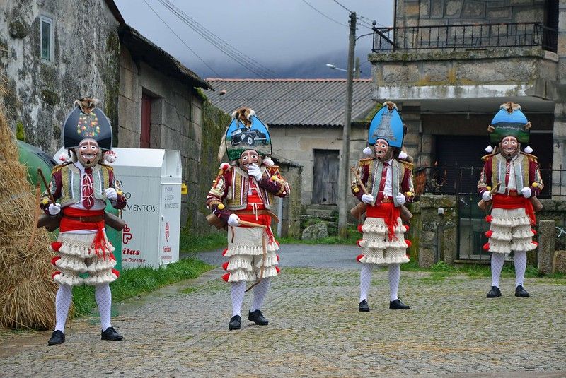 Entroido-de-A-Xironda-Ourense-Galicia-Spain-carnival-Mázcara-peliqueiro-fiestas-tradicionales-España-traje-típico-Panibericana 9