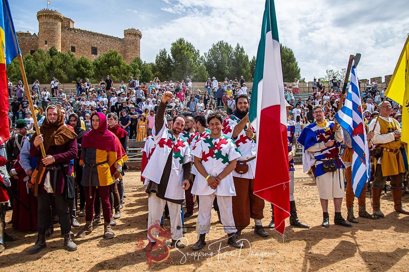 Castillo-Belmonte-Cuenca-Batalla-Medieval-feria-Fiesta-caballeros-armaduras-España-Antonio-Penedo-Panibericana-Castilla-La Mancha-Fortaleza