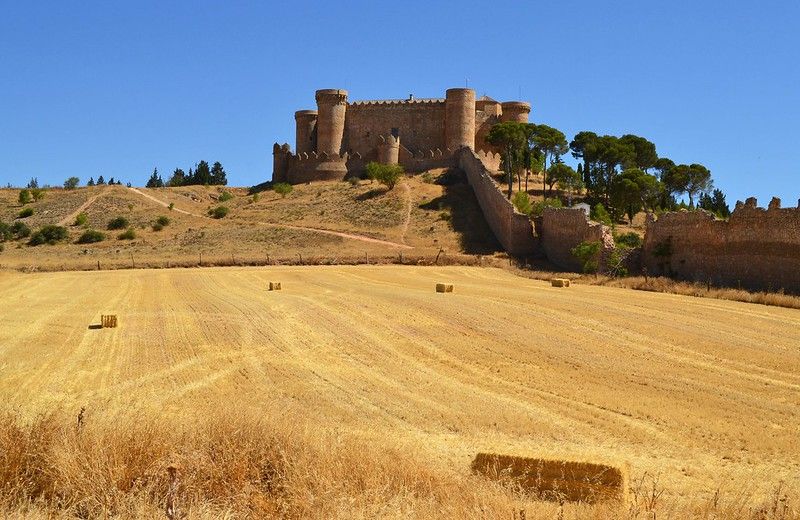 Combate-Medieval-en-el-Castillo-Belmonte-Torneo-Nacional- de-Cuenca-Lucha-feria-Fiestas-caballeros-armaduras-España-Panibericana-Castilla-La Mancha-Fortaleza-Desafío