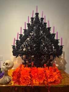 Casa-de-México-en-Madrid- Altares-Día- de- muertos-calaveras-Halloween-cenpasúchil-artesanía-Panibericana 2