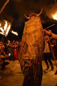 Rituales ancestrales con la vaca Marela